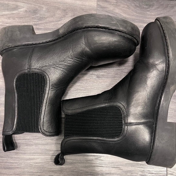 REAL LEATHER BLACK CHELSEA BOOTS SIZE 6 - Picture 1 of 12